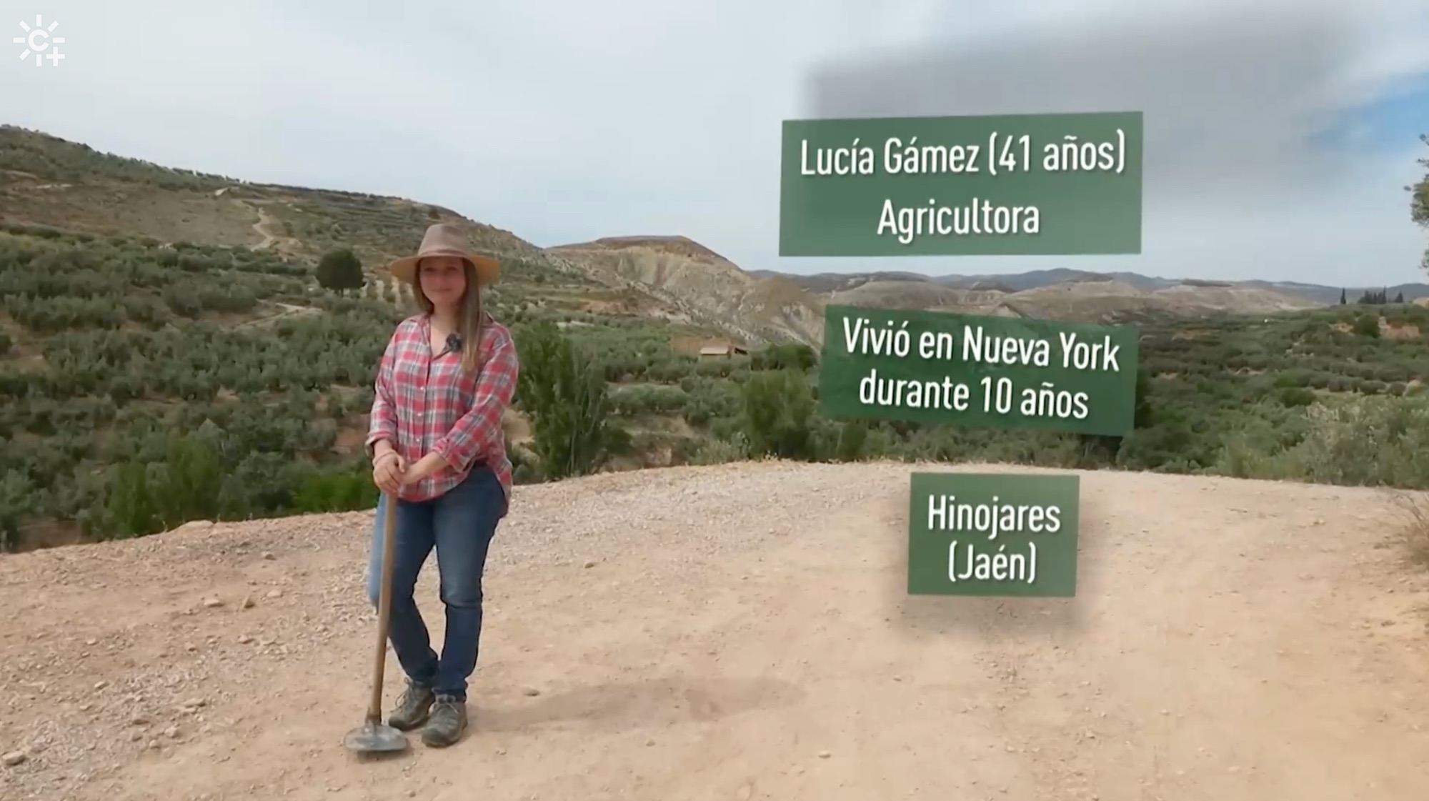 Lucía describing the Tropicual brand to a television crew